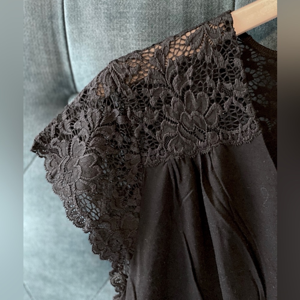 Banana Republic black v-neck top with lace - NWT